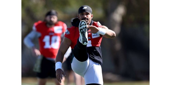 Jalen Hurts har ingen brådska med att få en löneökning eller kontraktsförlängning Jalen Hurts har ingen brådska med att få en löneökning eller kontraktsförlängning